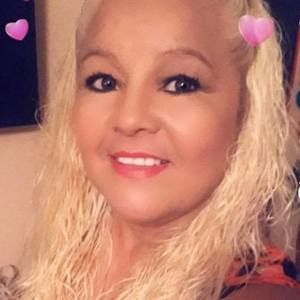 Meet your Posher, Flora